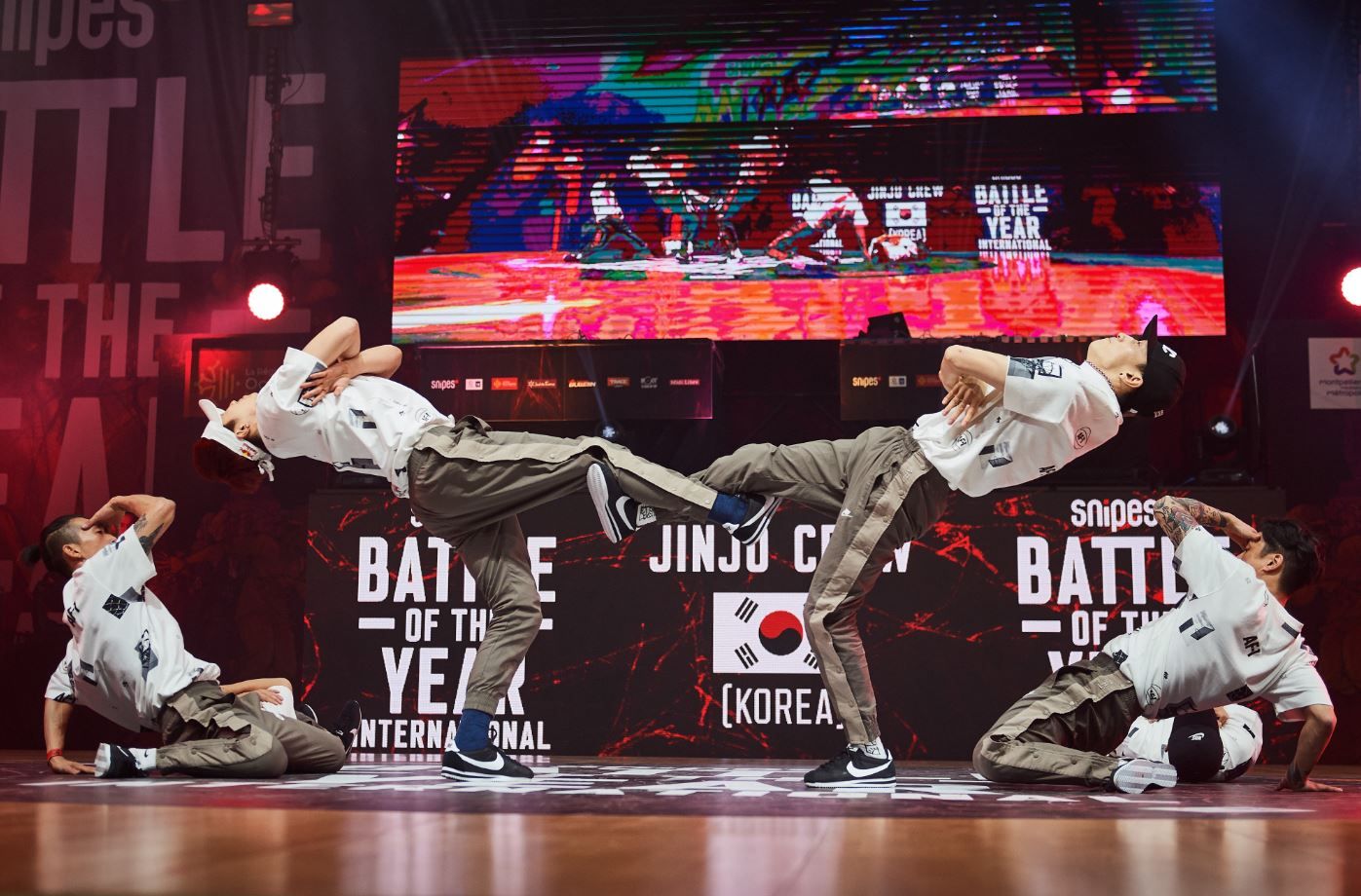 Jinjo Crew, groupe sud-coréen de breakdance, en pleine performance au Battle Of The Year 2018 à Montpellier.