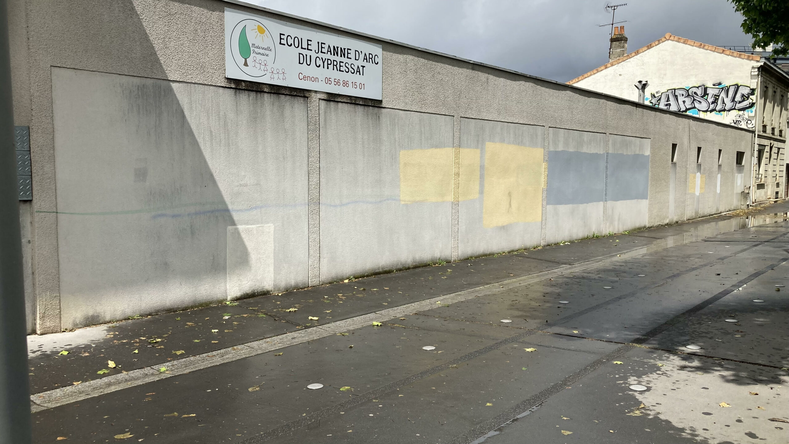 Mur de l’école Jeanne d’Arc du Cypressat à Cenon avant projet de fresque graffiti.