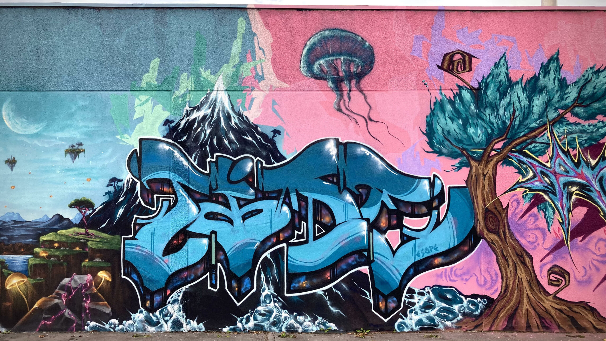 Graffiti bleu avec arbre stylisé et éléments fantastiques Pandora
