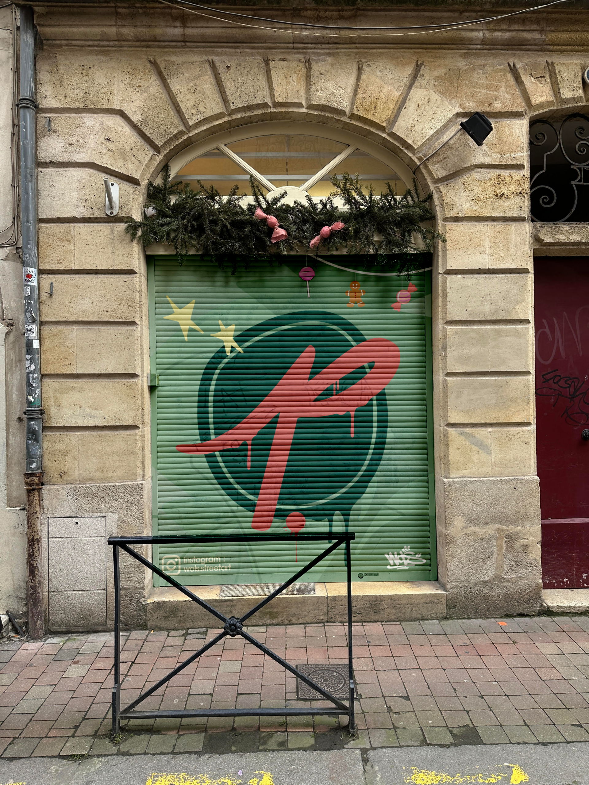 Mockup de store illustré pour la confiserie Pampilles avec logo graffiti et univers gourmand