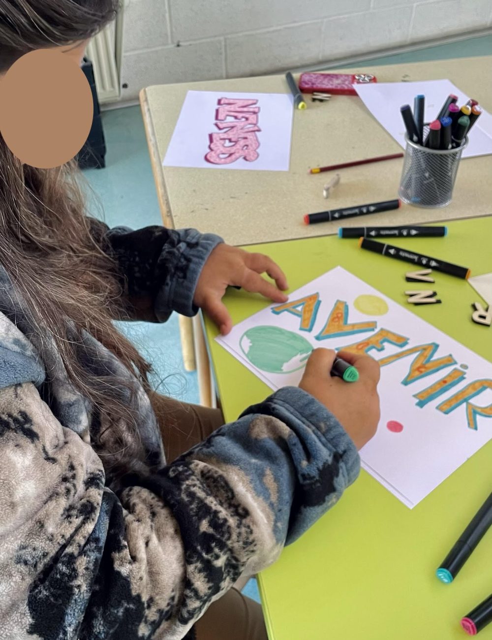 Patiente participant à un atelier d’initiation au graffiti à la Clinique des Gravières à Lormont