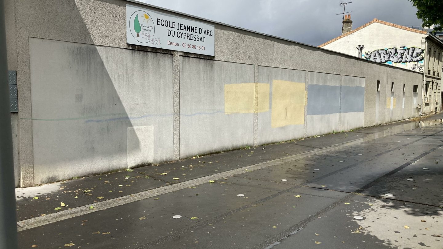 Mur de l’école Jeanne d’Arc du Cypressat à Cenon avant projet de fresque graffiti.