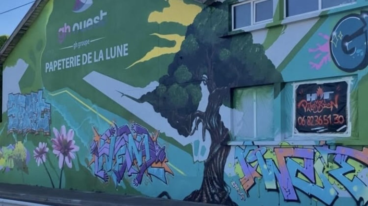 Fresque graffiti géante sur bâtiment industriel réalisée pour GH Ouest