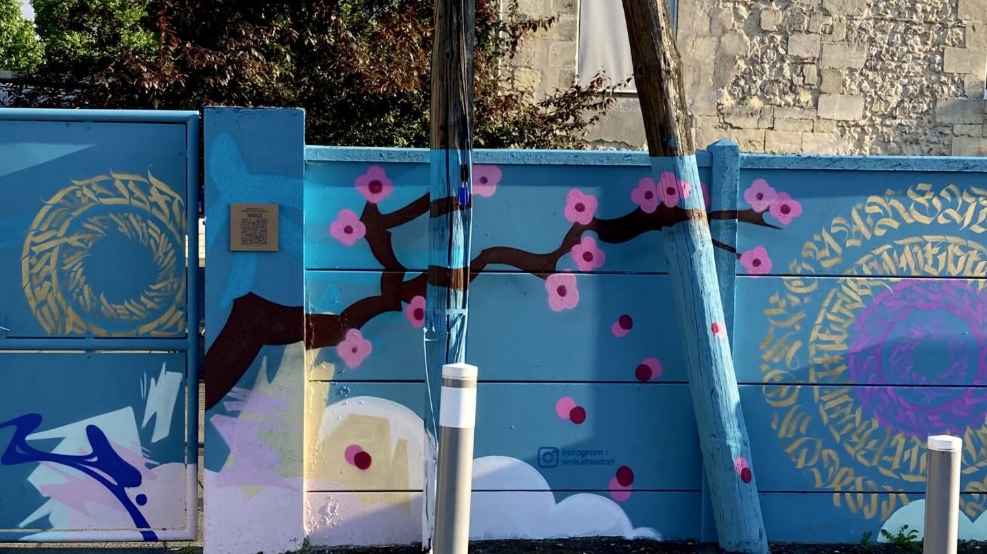 Cerisier japonais et mandala calligraphique street art mur Cenon