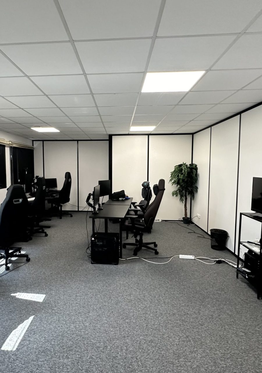 Salle e-sport avant transformation artistique dans les locaux JOBLIFE.