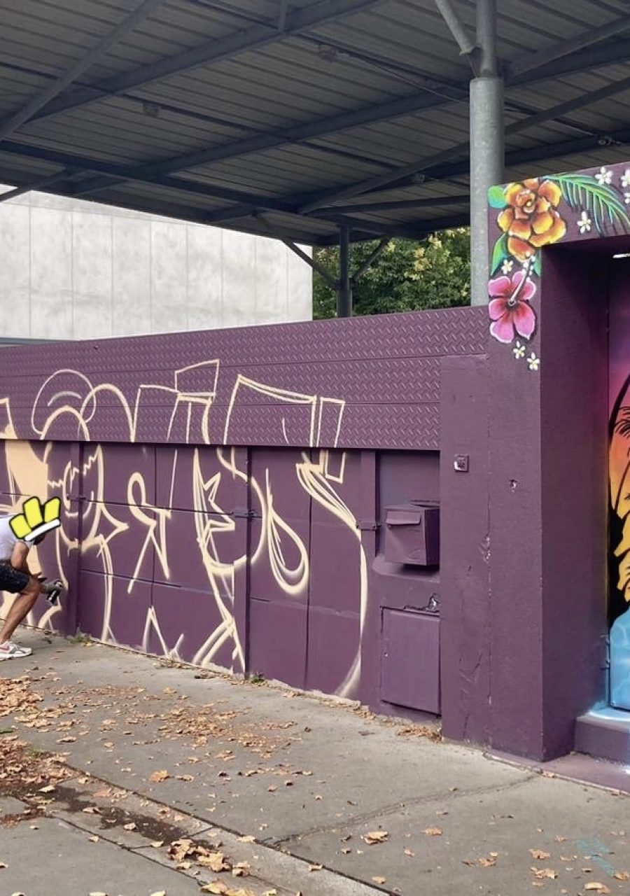 Fresques colorées et personnages graffiti en cours de réalisation lors de la JAM D'ARC 24 à Cenon.