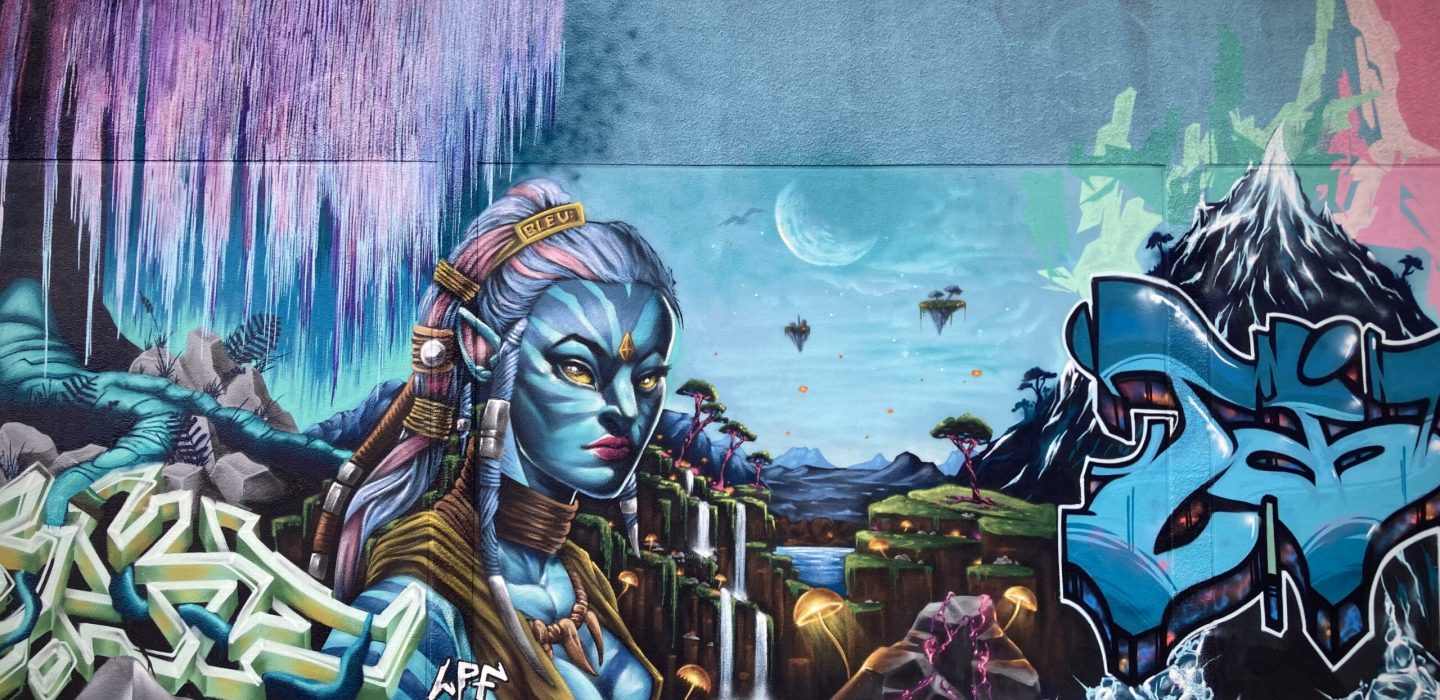 Fresque street art Pandora Avatar avec portrait Na’vi et paysage fantastique réalisée lors de la JAM D’ARC 25 à Cenon.