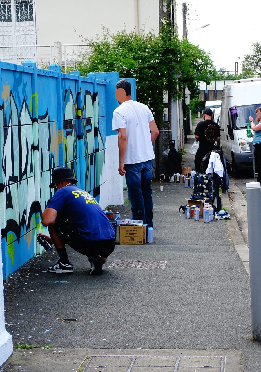 Artistes MEL20 Pops et Relik travaillant ensemble sur fresque street art