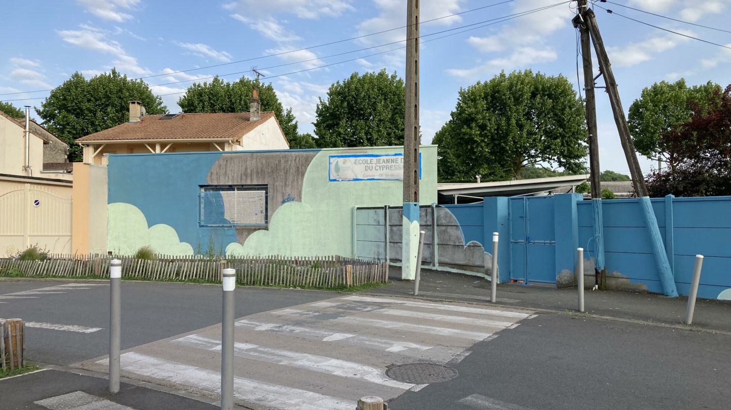 Mur en préparation avec aplats de couleurs avant fresque street art Cenon
